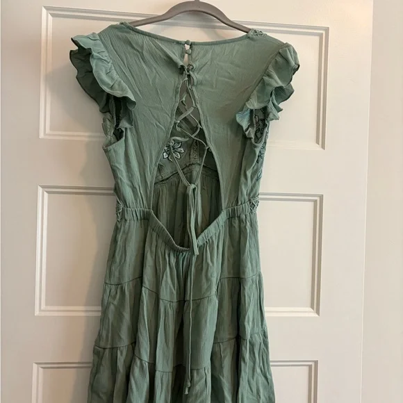Green Floral Embroidered Mini Dress‎ Medium - Picture 2 of 3